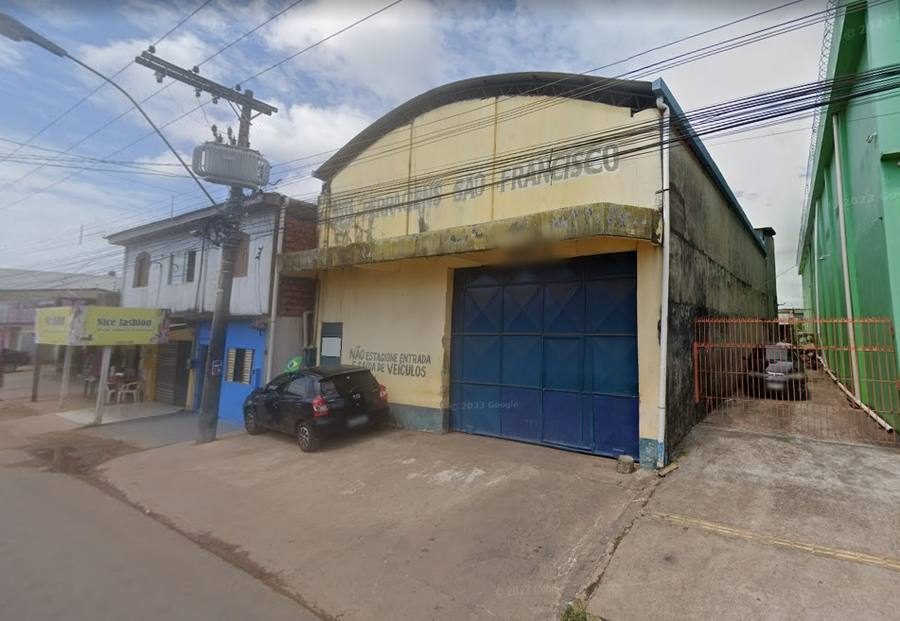 Frente do depósito da Ferragens São Francisco